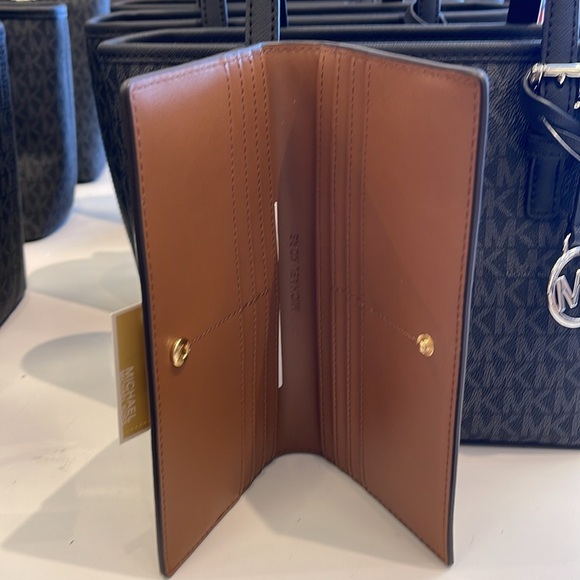 Michael Kors Reed Lg Bifold Pebbled Leather Snap Wallet Card Case
Luggage
NWT - Picture 3 of 16